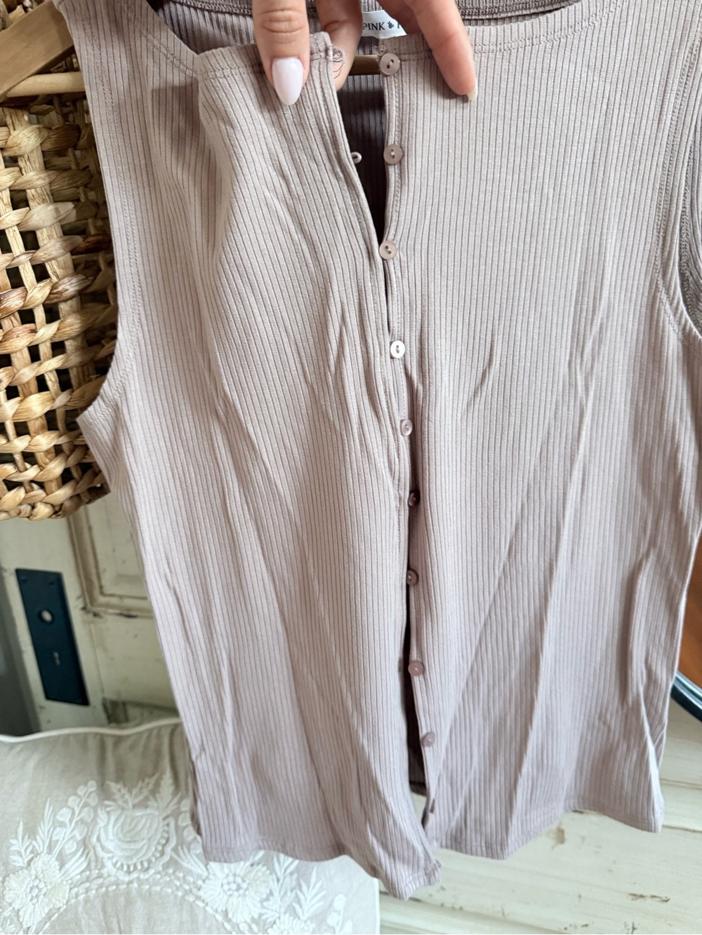 Sleeveless Button-Front Ribbed Tank Top - Picture 2 of 3